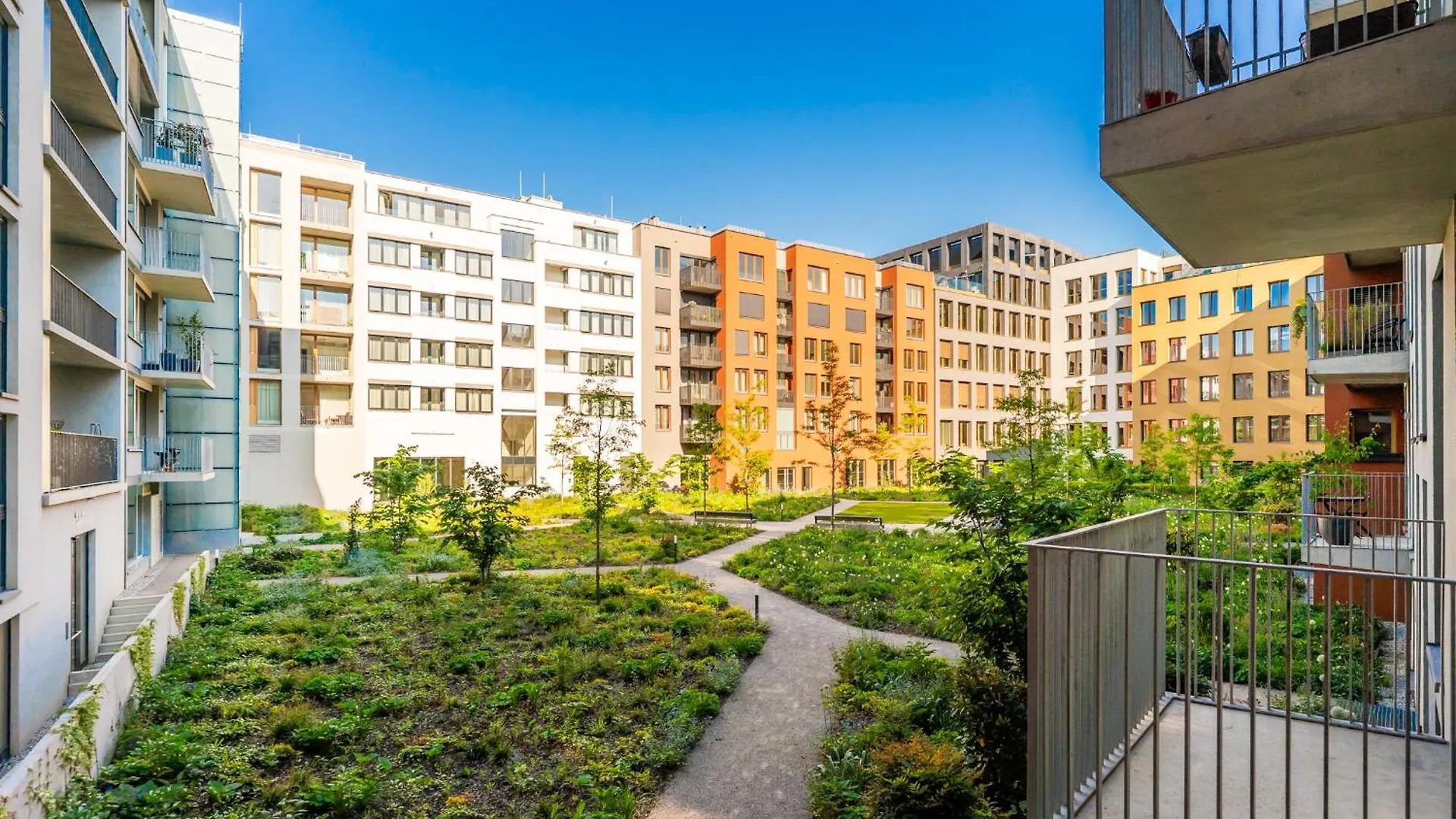 Spacious Smichov 2 Bedroom Apartment With Excellent Tram Connection Prag 0*,  Tschechische Republik