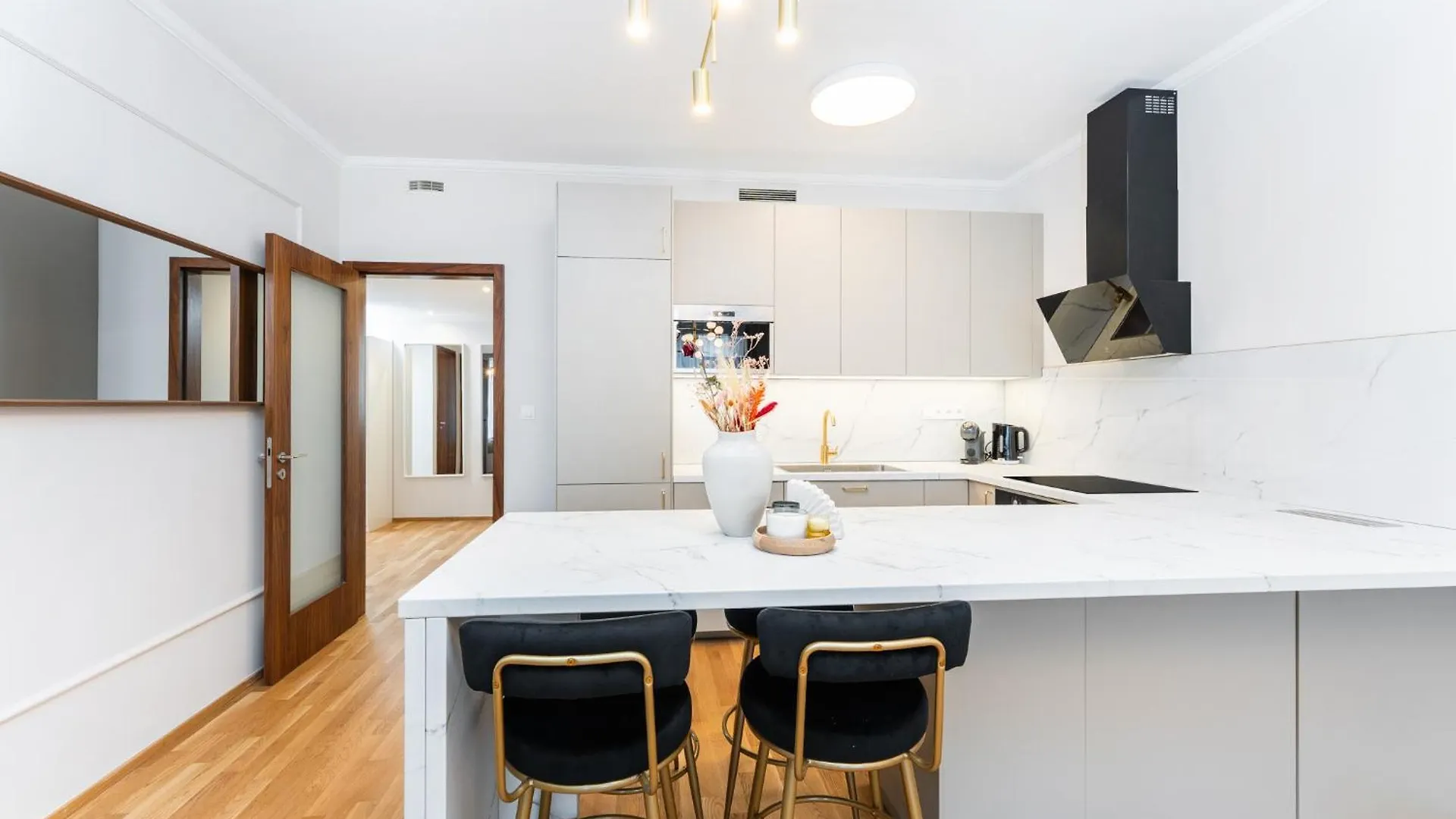 Spacious Smichov 2 Bedroom Apartment With Excellent Tram Connection Prag 0*,