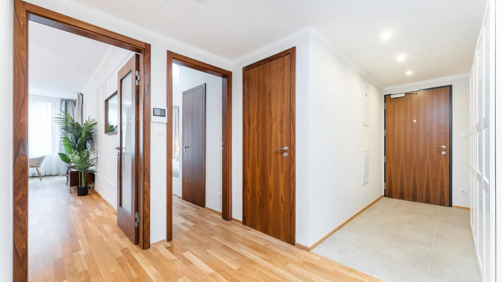 Spacious Smichov 2 Bedroom Apartment With Excellent Tram Connection Prag