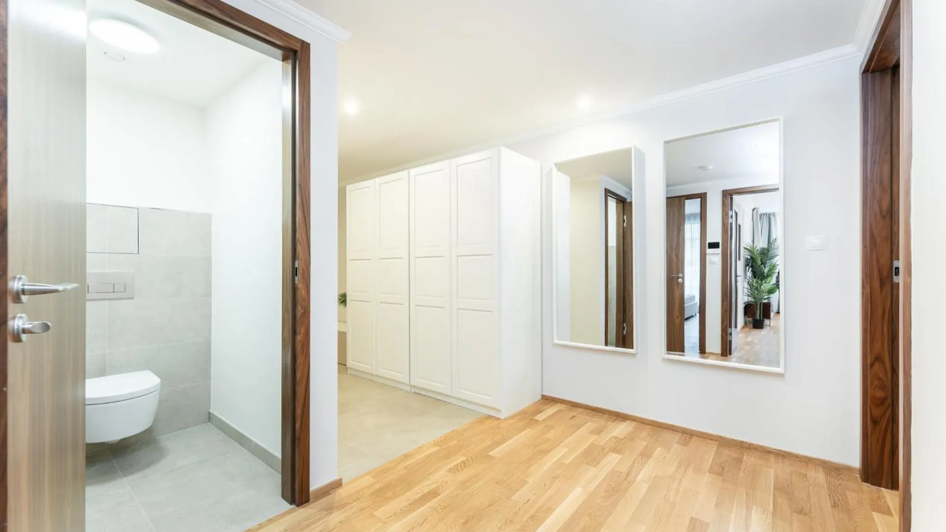 Spacious Smichov 2 Bedroom Apartment With Excellent Tram Connection Prag