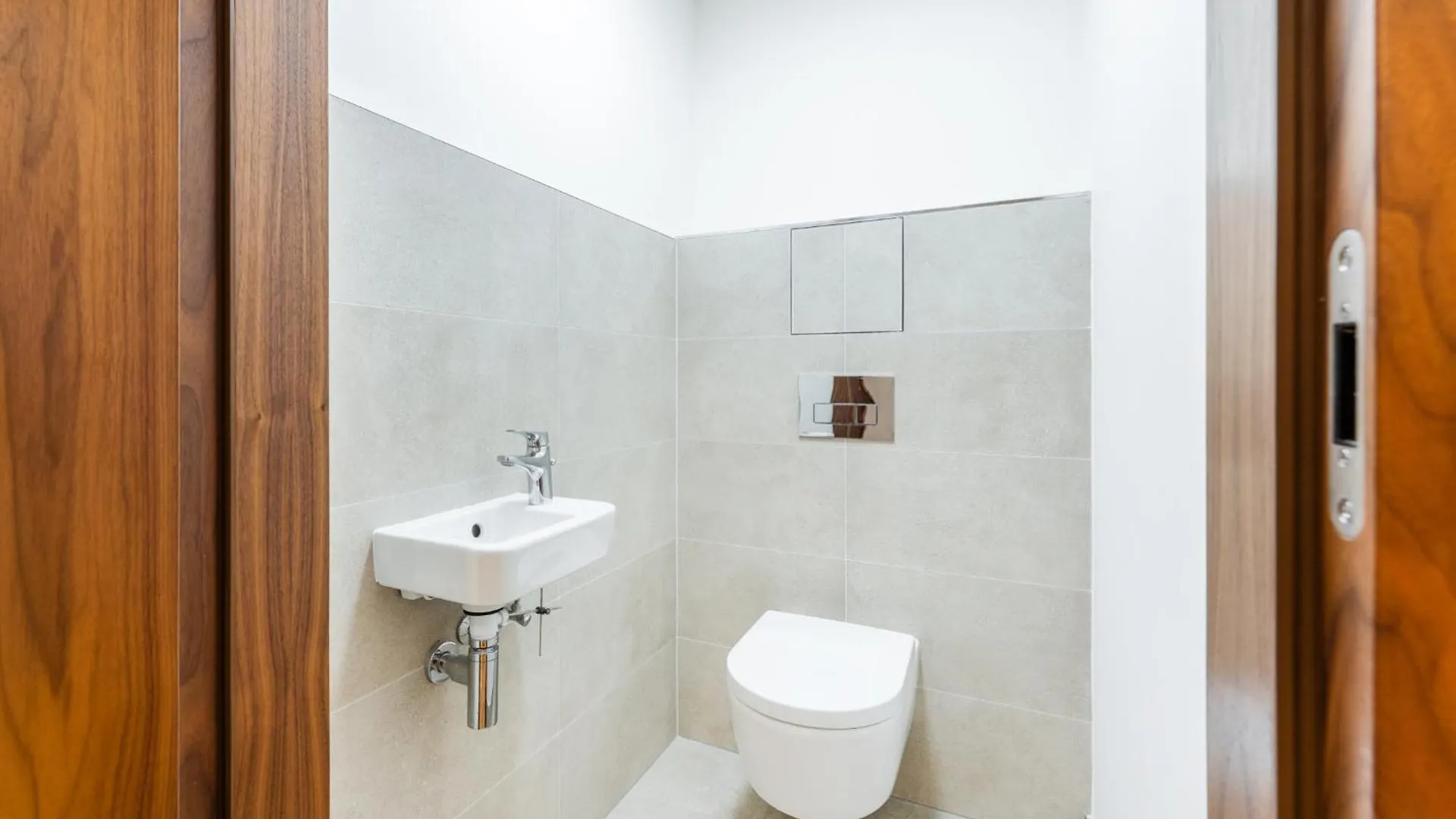 Spacious Smichov 2 Bedroom Apartment With Excellent Tram Connection Prag 0*,  Tschechische Republik