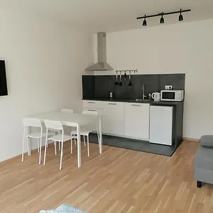 Apartment Brand New #51 With Free Secure Parking In The Center, Prag