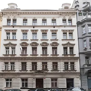 Apartment Dream, Prag