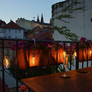 Apartment Mala Strana -piece And Quiet, Prag